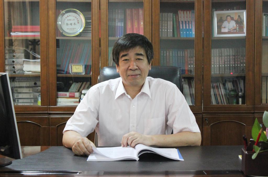 20160620郭增长办公照4修.jpg