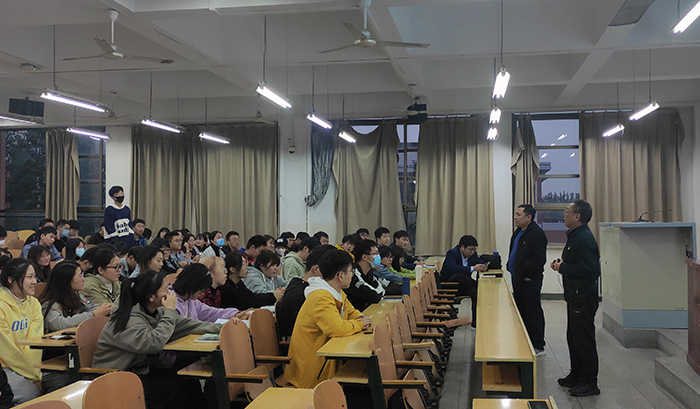 微扑克下载
遥感科学与技术系党支部举办党史学习教育思政小课堂4.jpg